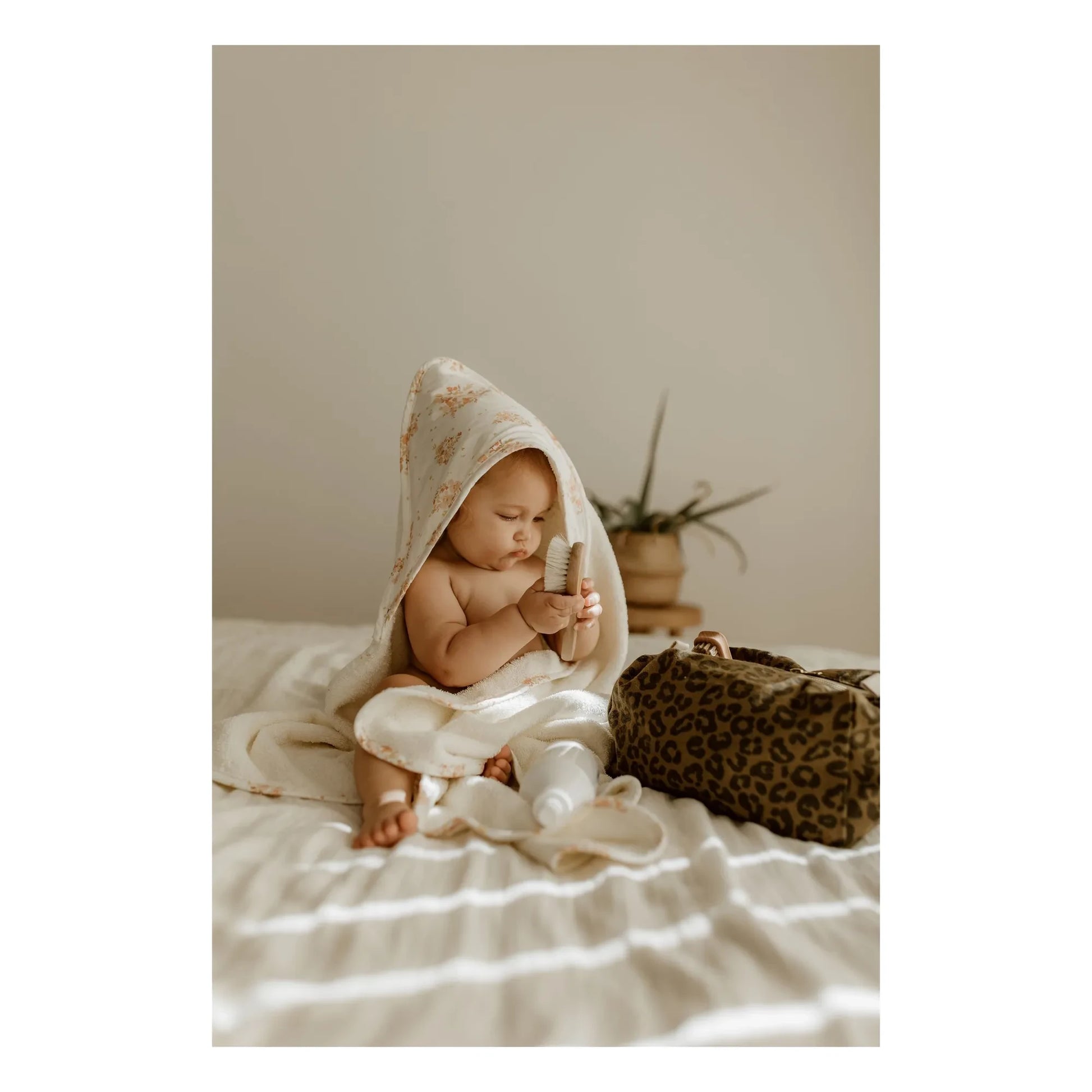 Rose in April - Vic Graou toiletry bag | Olive