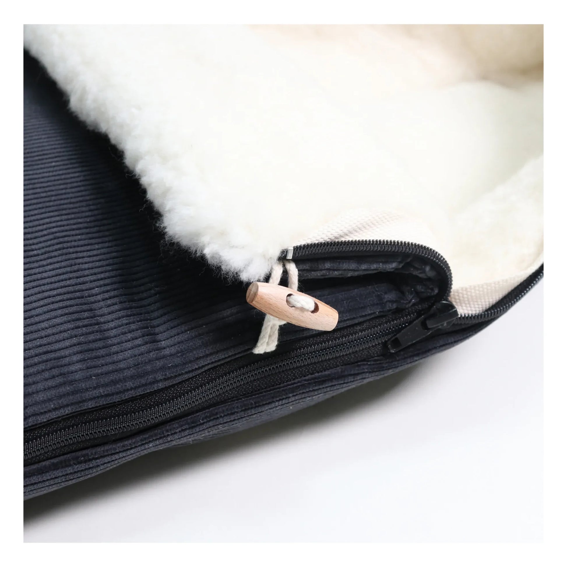 Kaiser - Filia Lambskin Baby Nest | Black