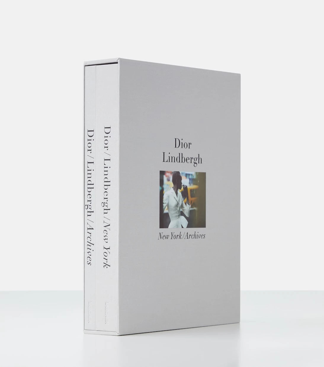 Taschen - بيتر ليندبرغ. كتاب ديور
