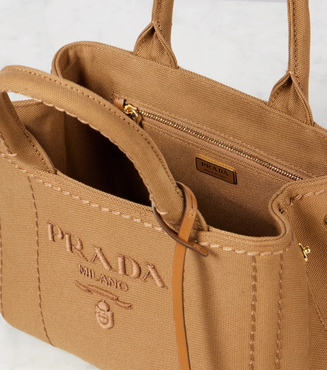 Prada - حقيبة يد قماشية صغيرة برادا جاردينيير