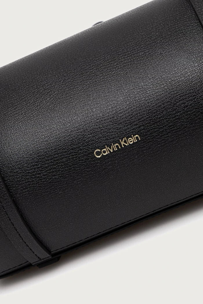Calvin Klein kadın suni deri baget çanta