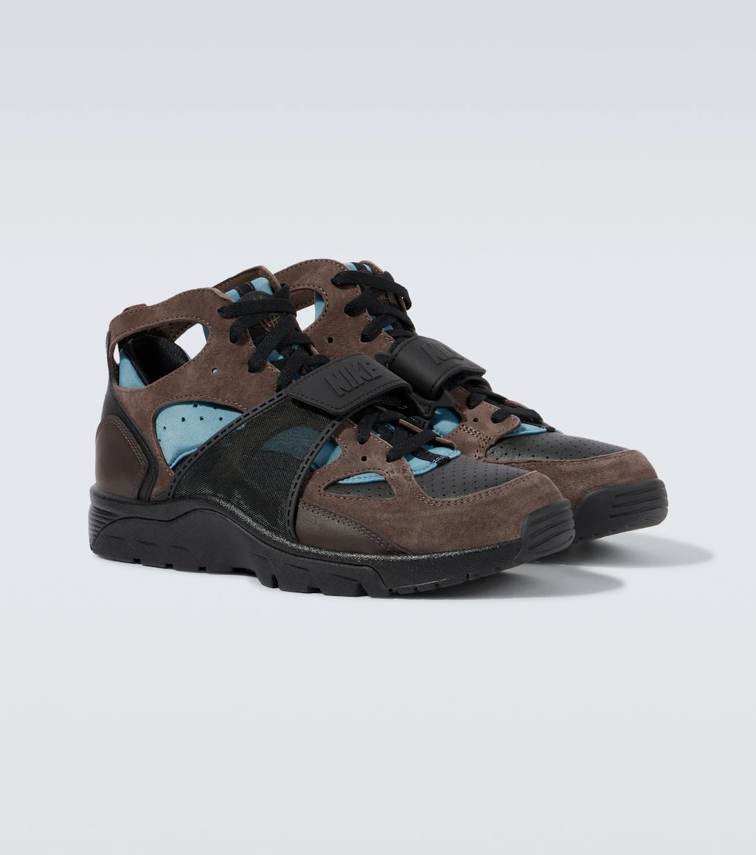 نايكي - حذاء رياضي Air Trainer Huarache مزين بالجلد المدبوغ