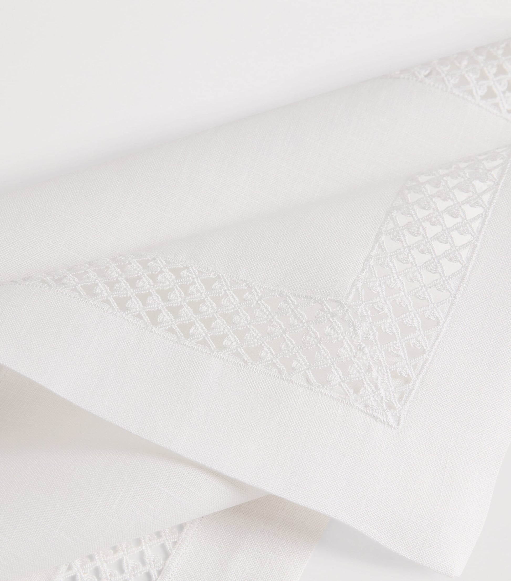 Linen Embroidered Liri Placemat (35cm x 50cm)