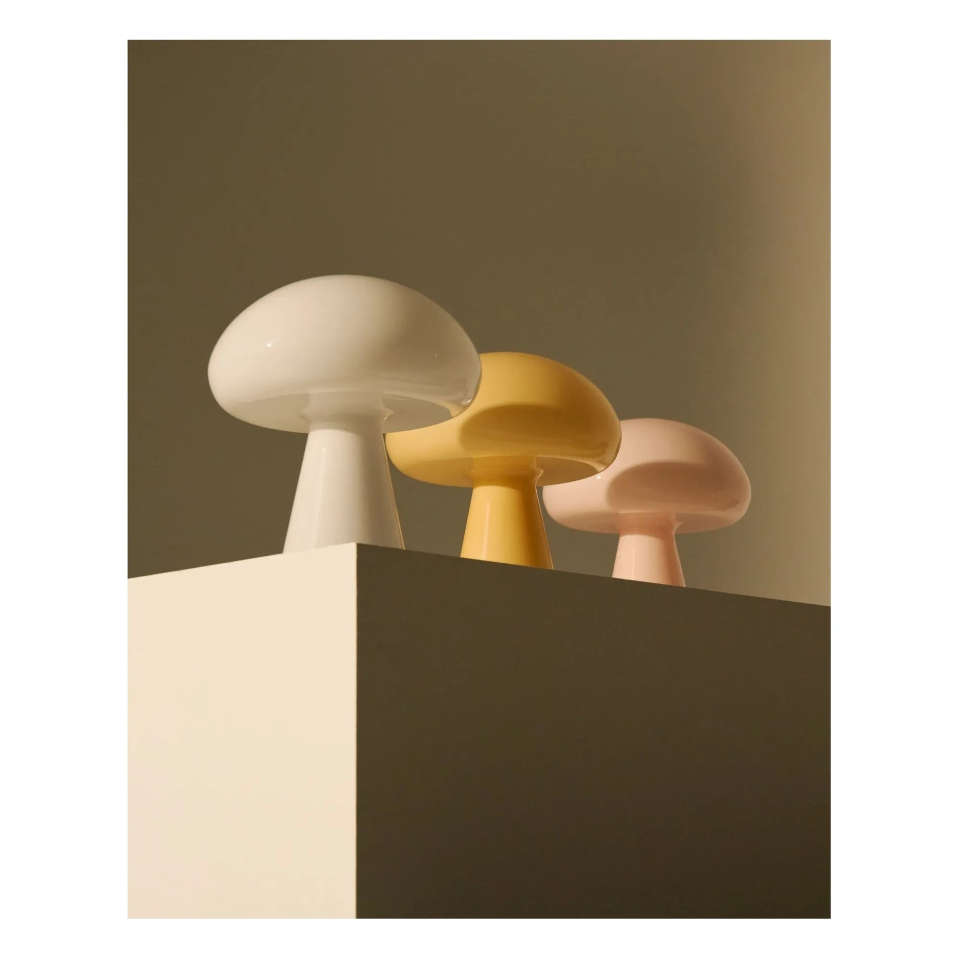 Gubi - Obello table lamp, Bill Curry | White