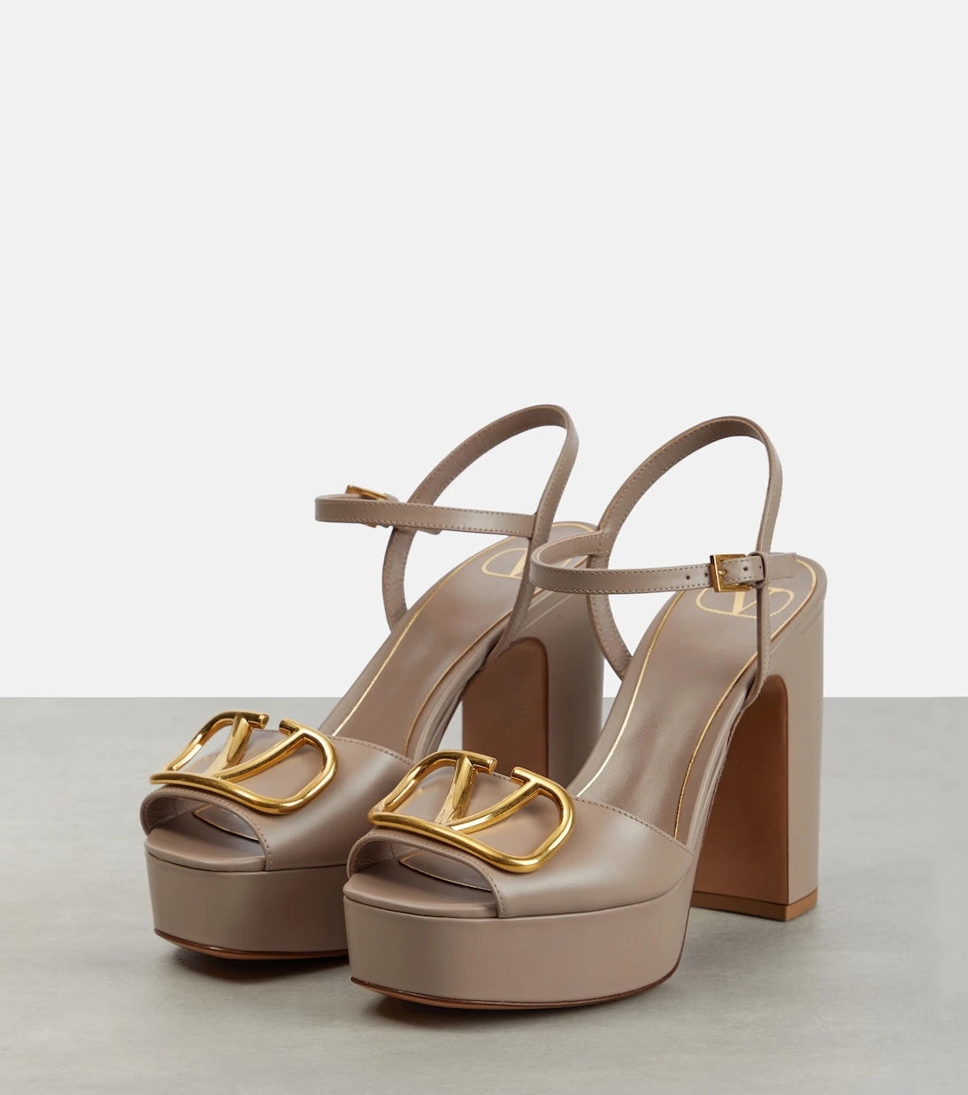 Valentino Garavani - VLogo leather platform sandals