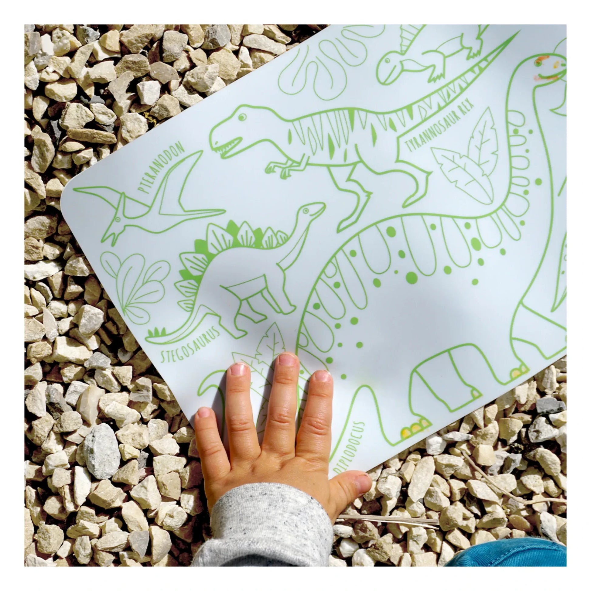 Superpetit - Mini Reversible Coloring Placemats With 4 Felt Pens - Dinosaur