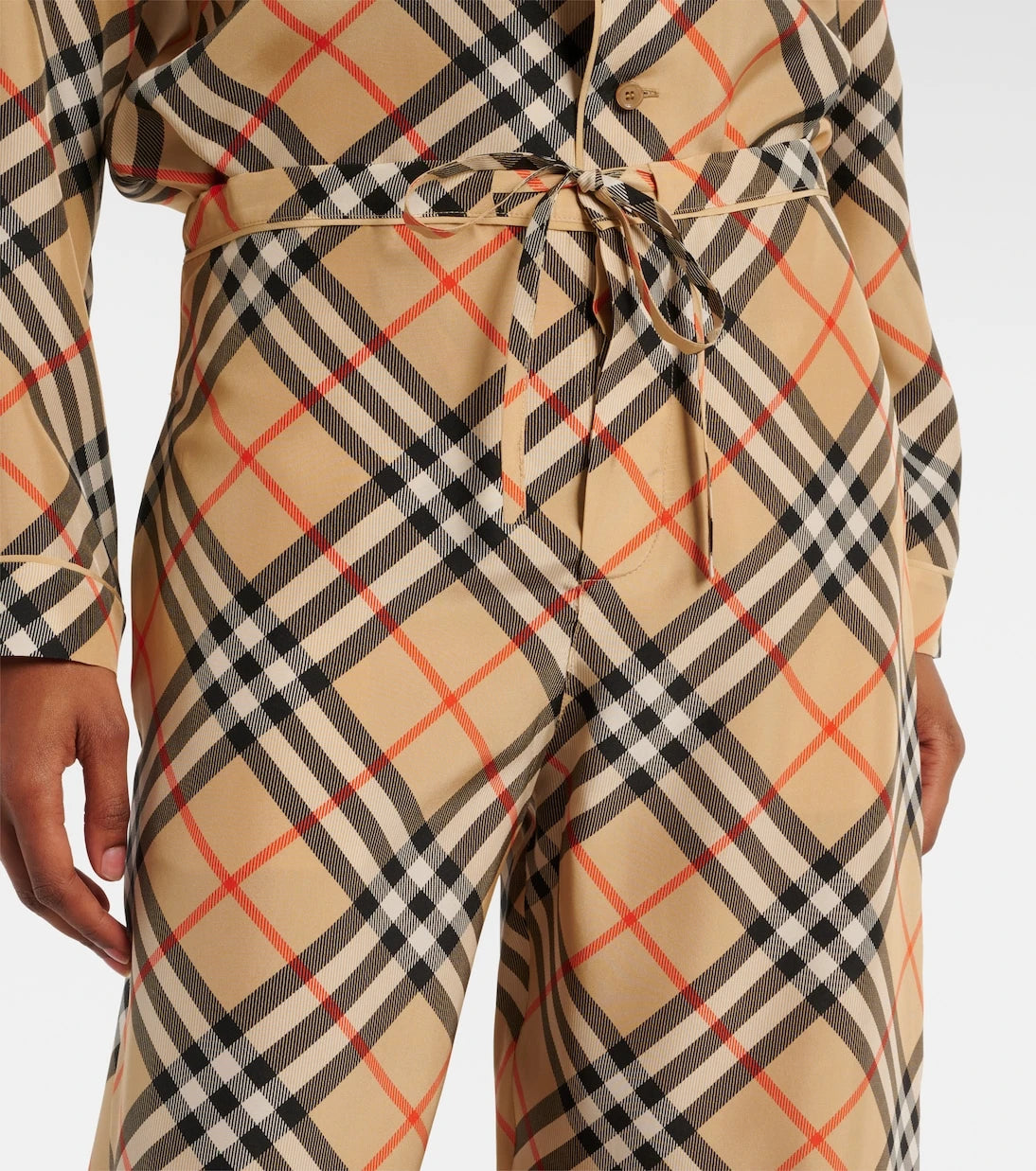 Burberry - بنطال بربري كاروهات واسع الساقين من الحرير