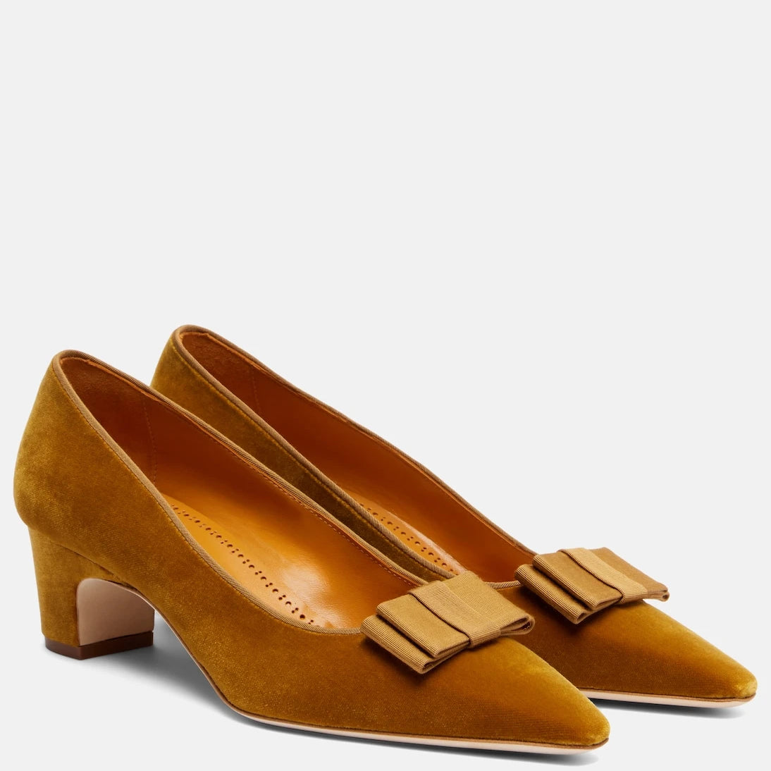 Manolo Blahnik - Reador 50 velvet pumps
