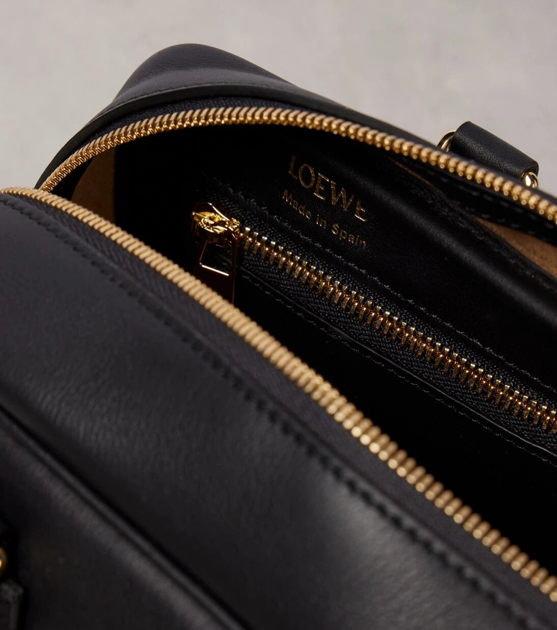 Loewe - حقيبة يد أمازونا 23 جلدية