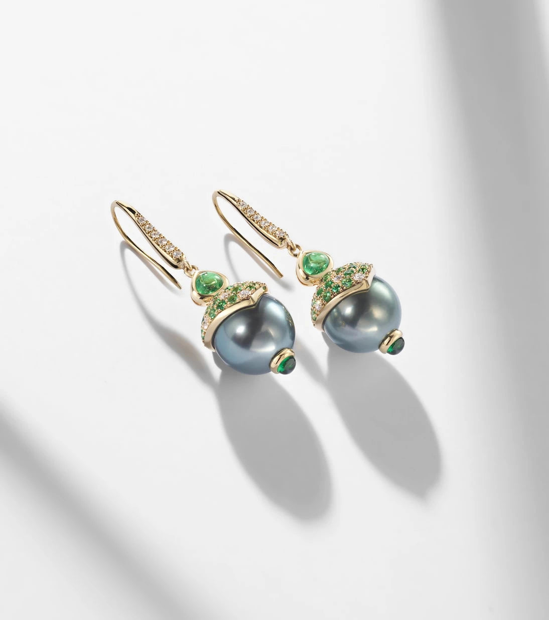 Marina B - 18kt gold drop earrings with gemstones
