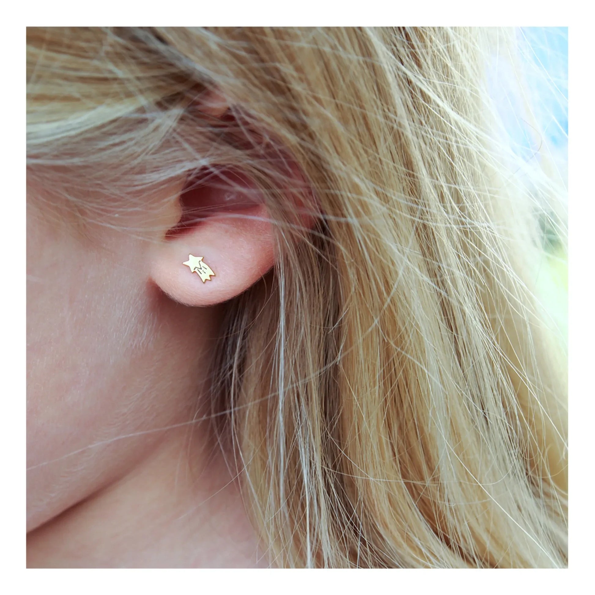 Adorabili - Asymmetrical moon earrings | Gold