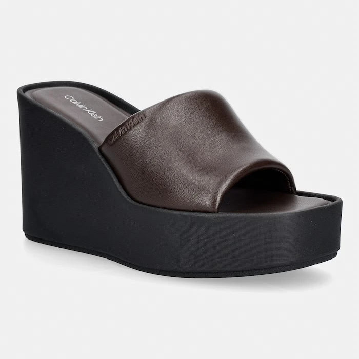 Calvin Klein eğimli platformlu kadın deri terlik WEDGE 70 SNDL MULE LTH
