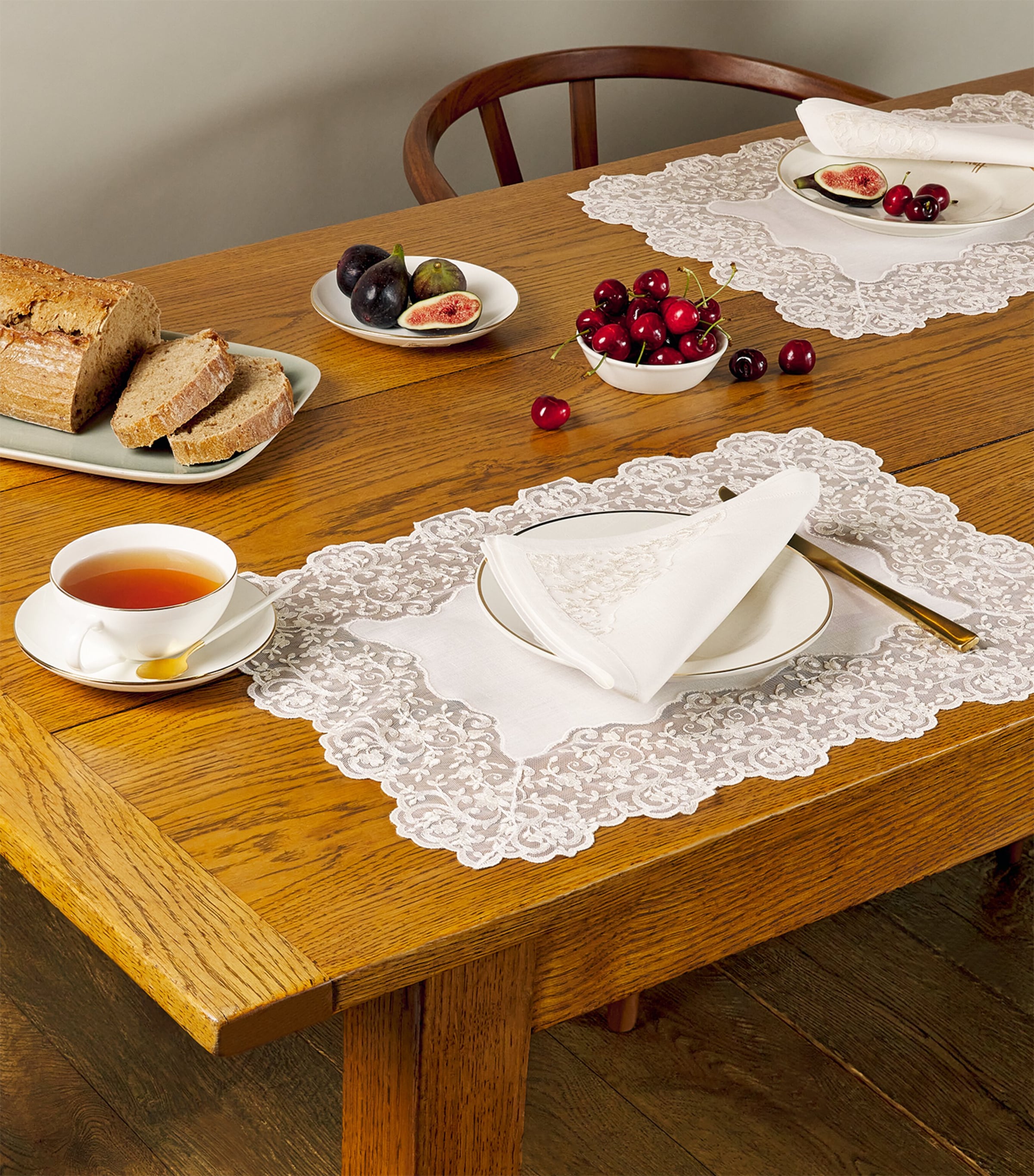 Linen Lace-Trim Elite Placemat (35cm x 50cm)