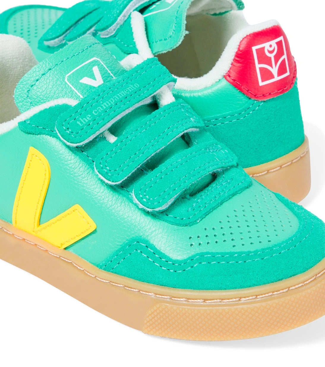 Veja Kids - حذاء رياضي V-90 جلدي بالتعاون مع The Campamento