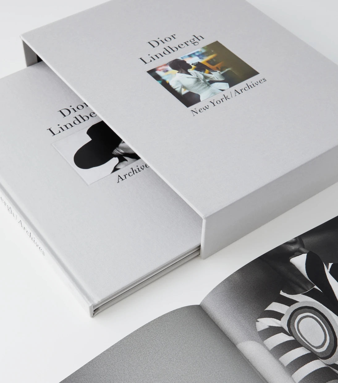 Taschen - بيتر ليندبرغ. كتاب ديور