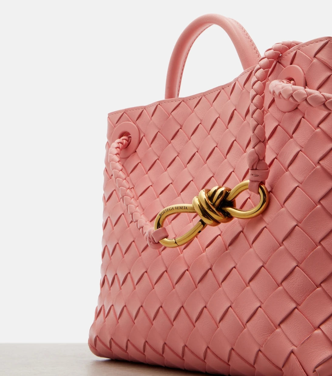 Bottega Veneta - حقيبة أنديامو الصغيرة ذات المقبض العلوي من الجلد