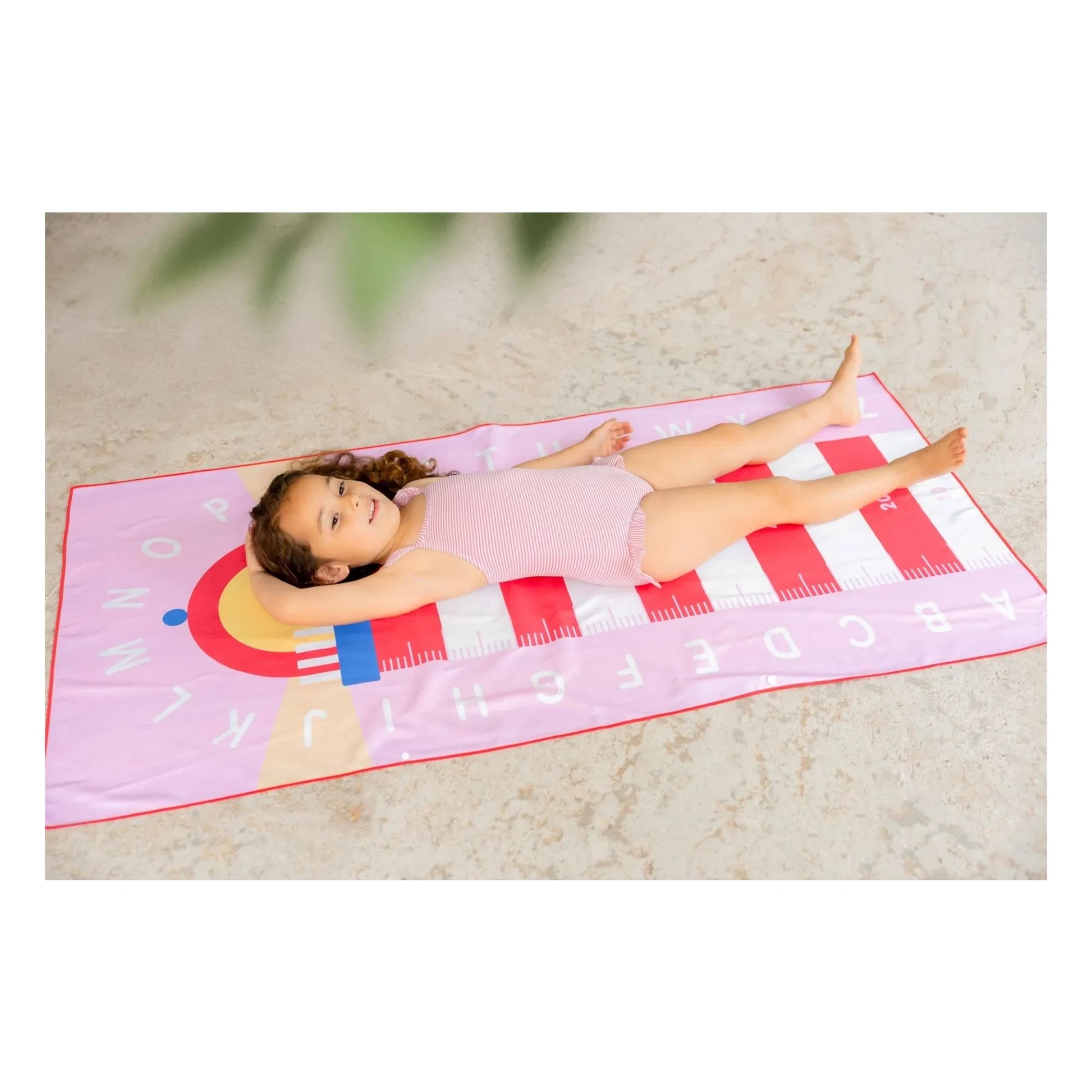 Quut - Phare Cœurs microfiber beach towel | Pink