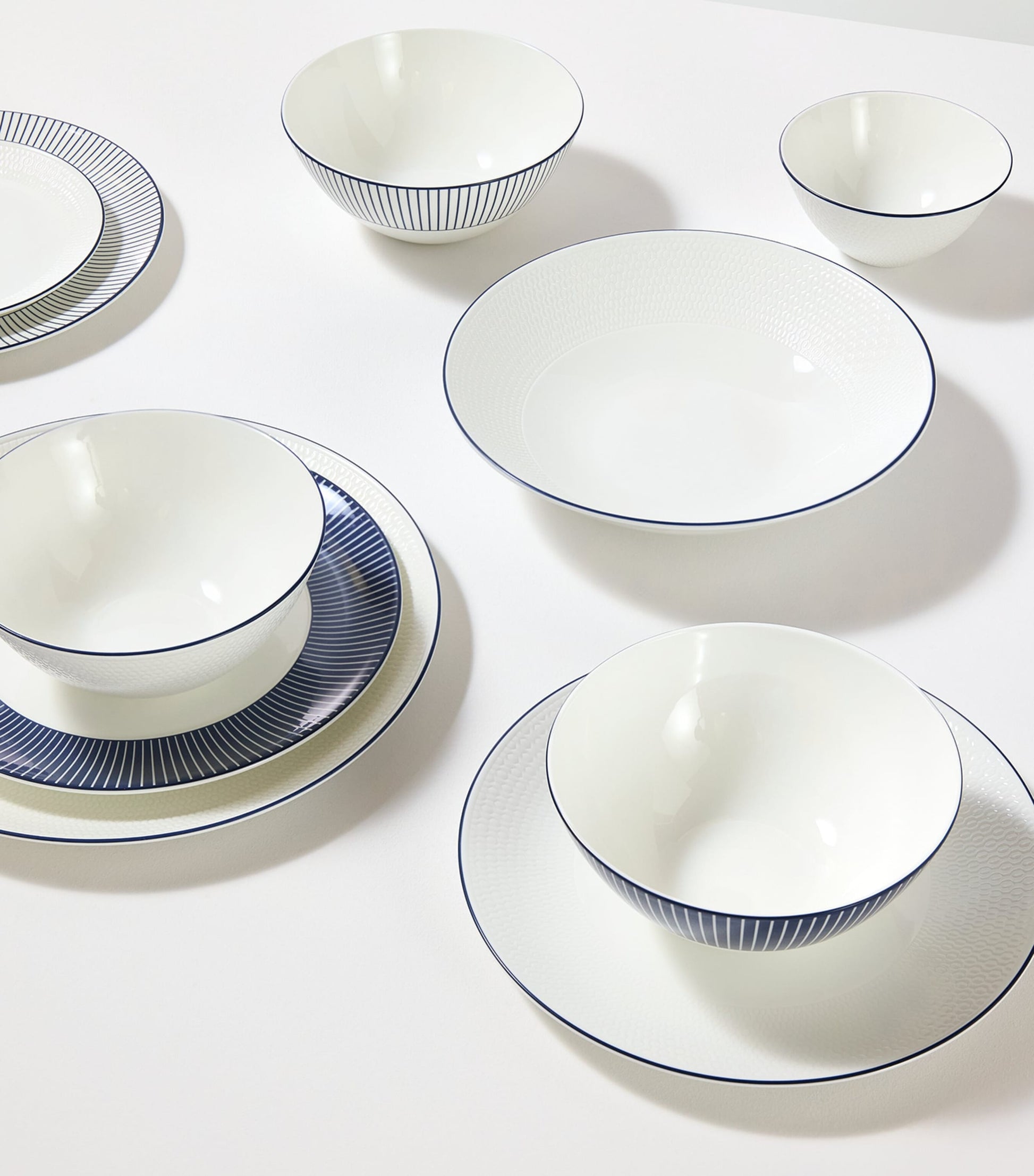 Bone China Gio Blue Plate (28cm)