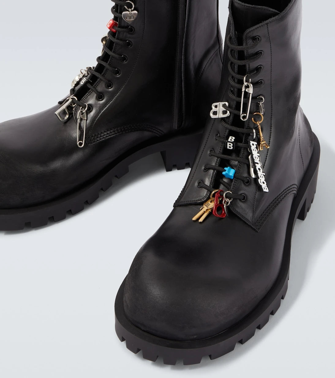 Balenciaga - حذاء هامر جلدي برباط