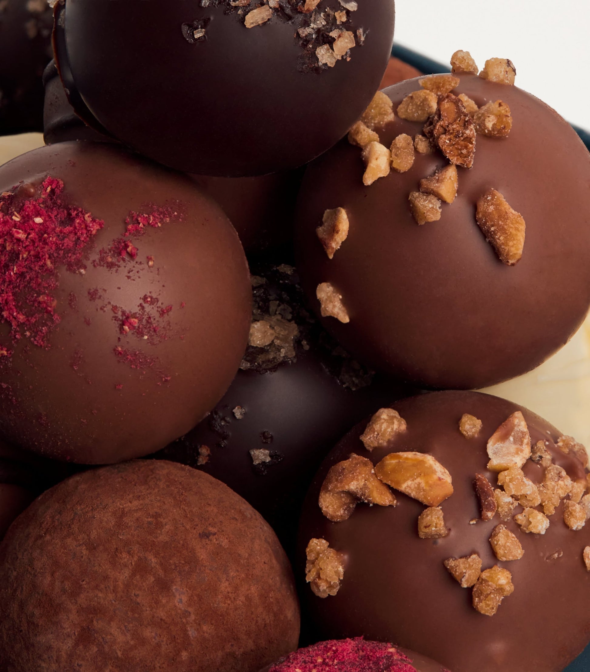 Chocolate Truffles 48-Piece Collection (610g)