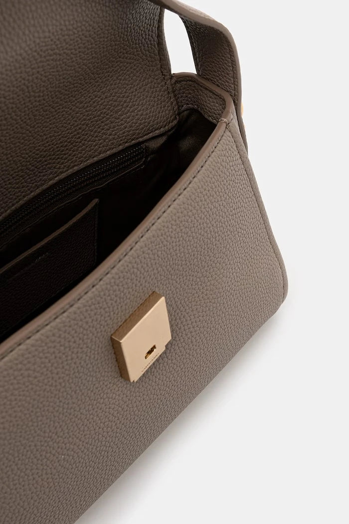 Calvin Klein kadın suni deri çapraz çanta