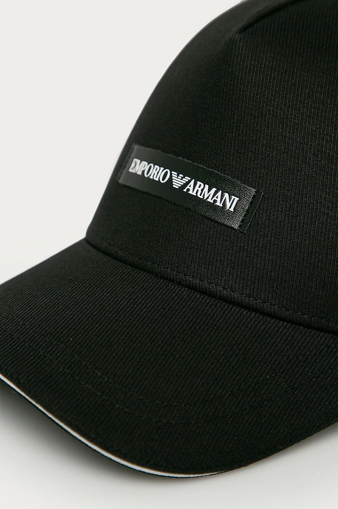 Памучна шапка с козирка Emporio Armani