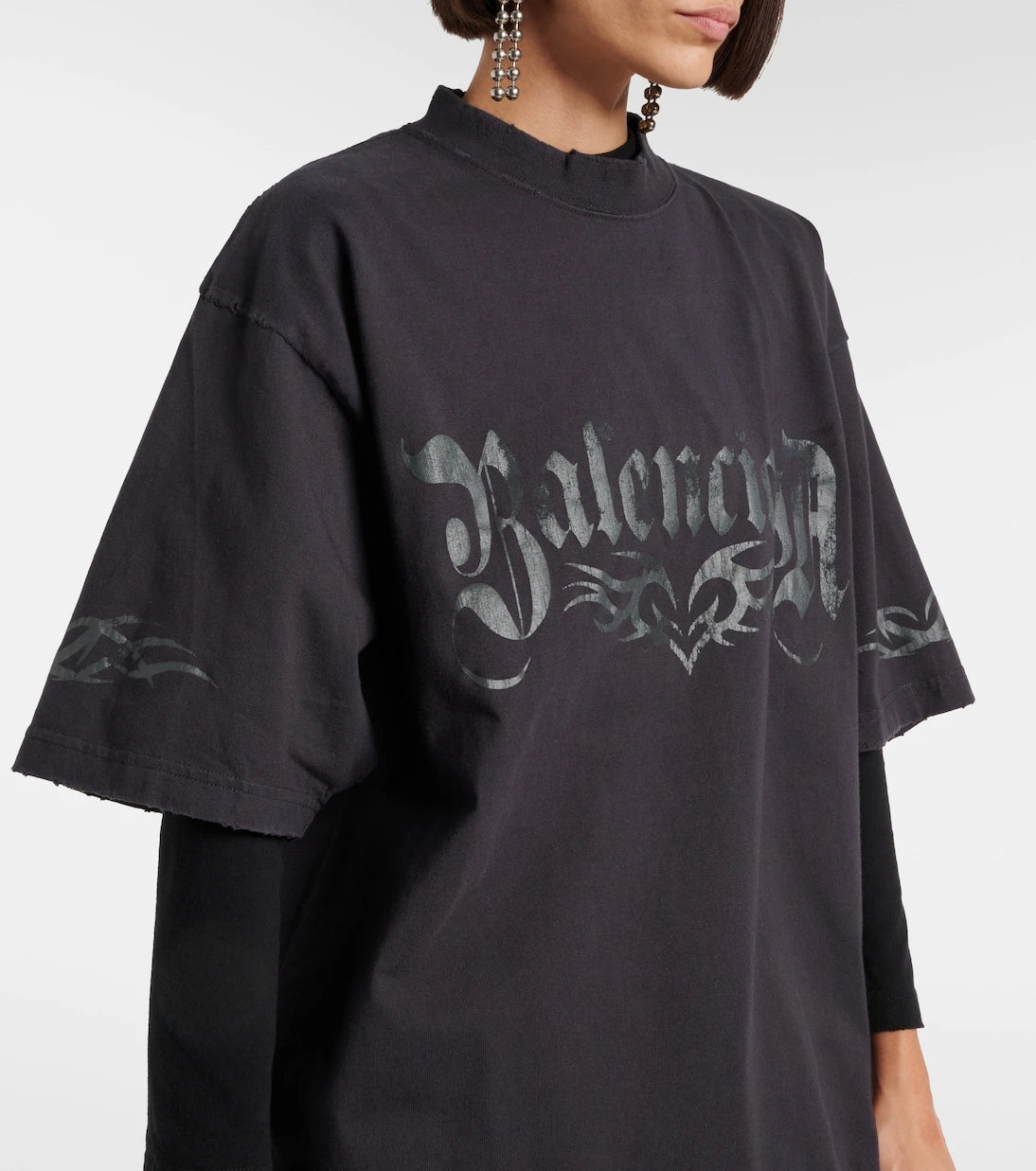 Balenciaga - تي شيرت كبير الحجم من جيرسي القطن بشعار العلامة