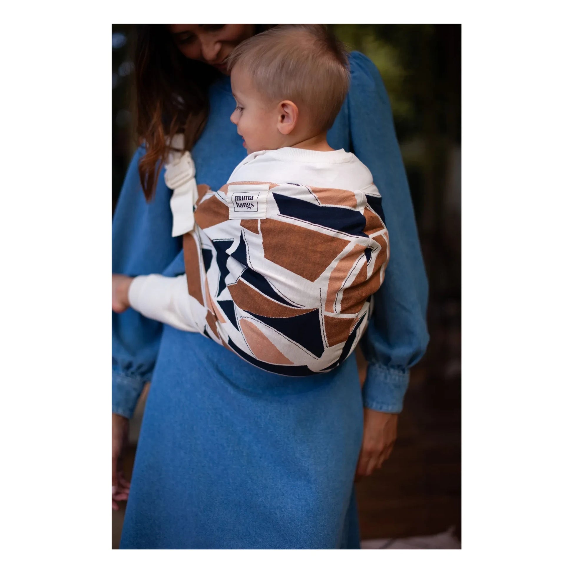 Mama Hangs - Carry &amp; Walk baby carrier | Earth