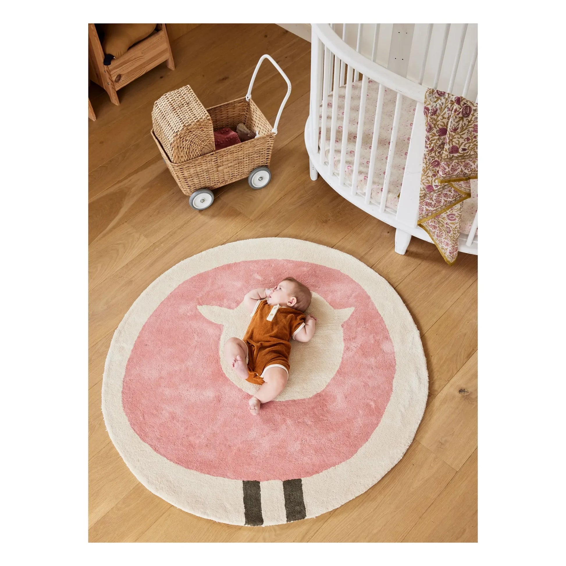 Bleuu-studio - Round Sheep rug | Pink