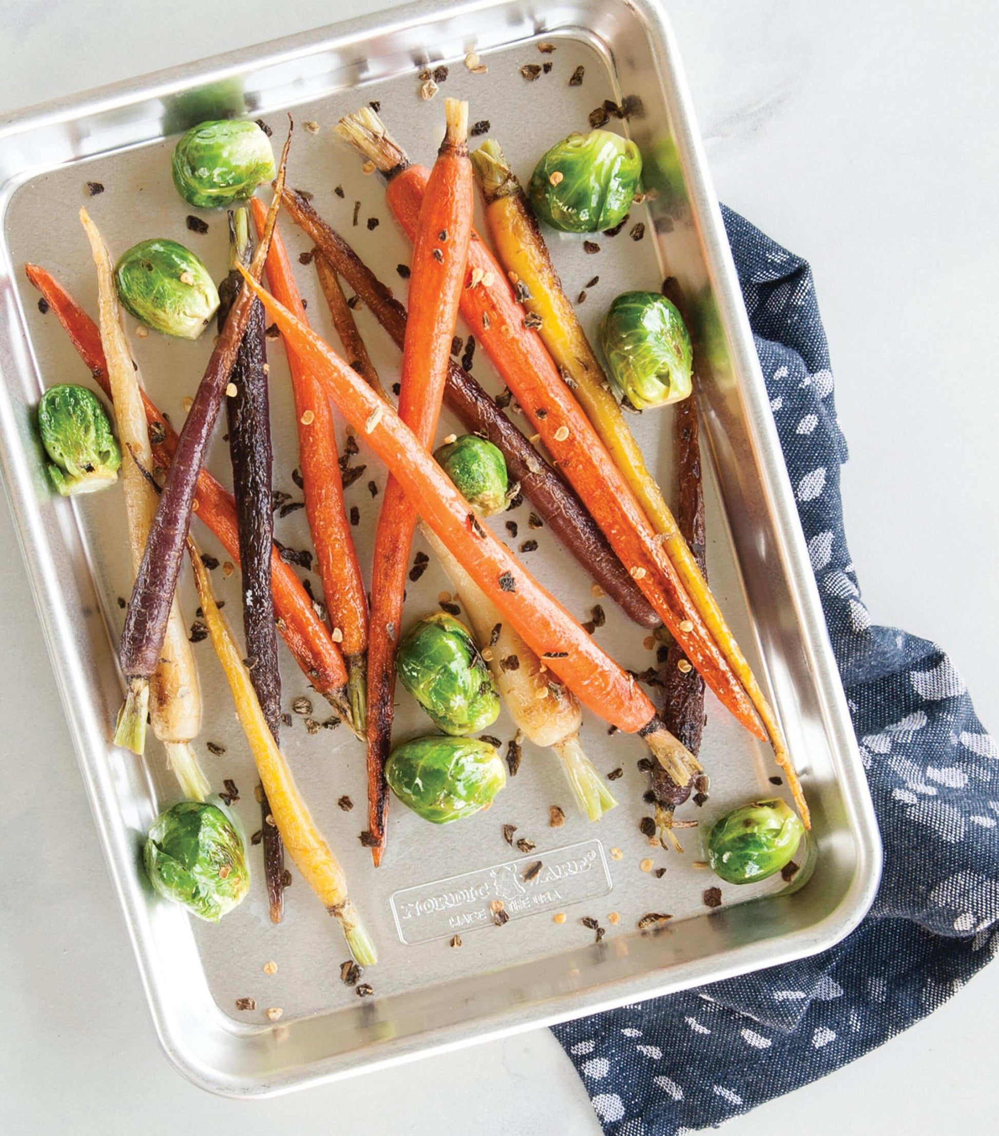 Nordic Ware Aluminium Naturals Quarter Sheet (24.4cm x 33cm)