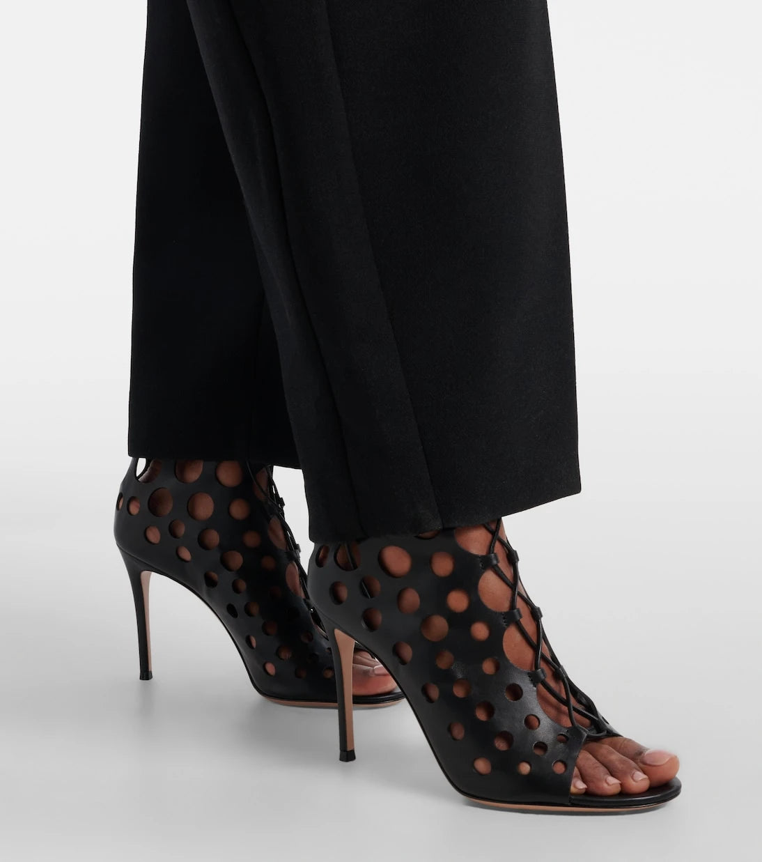 Gianvito Rossi - 95 perforated leather pumps