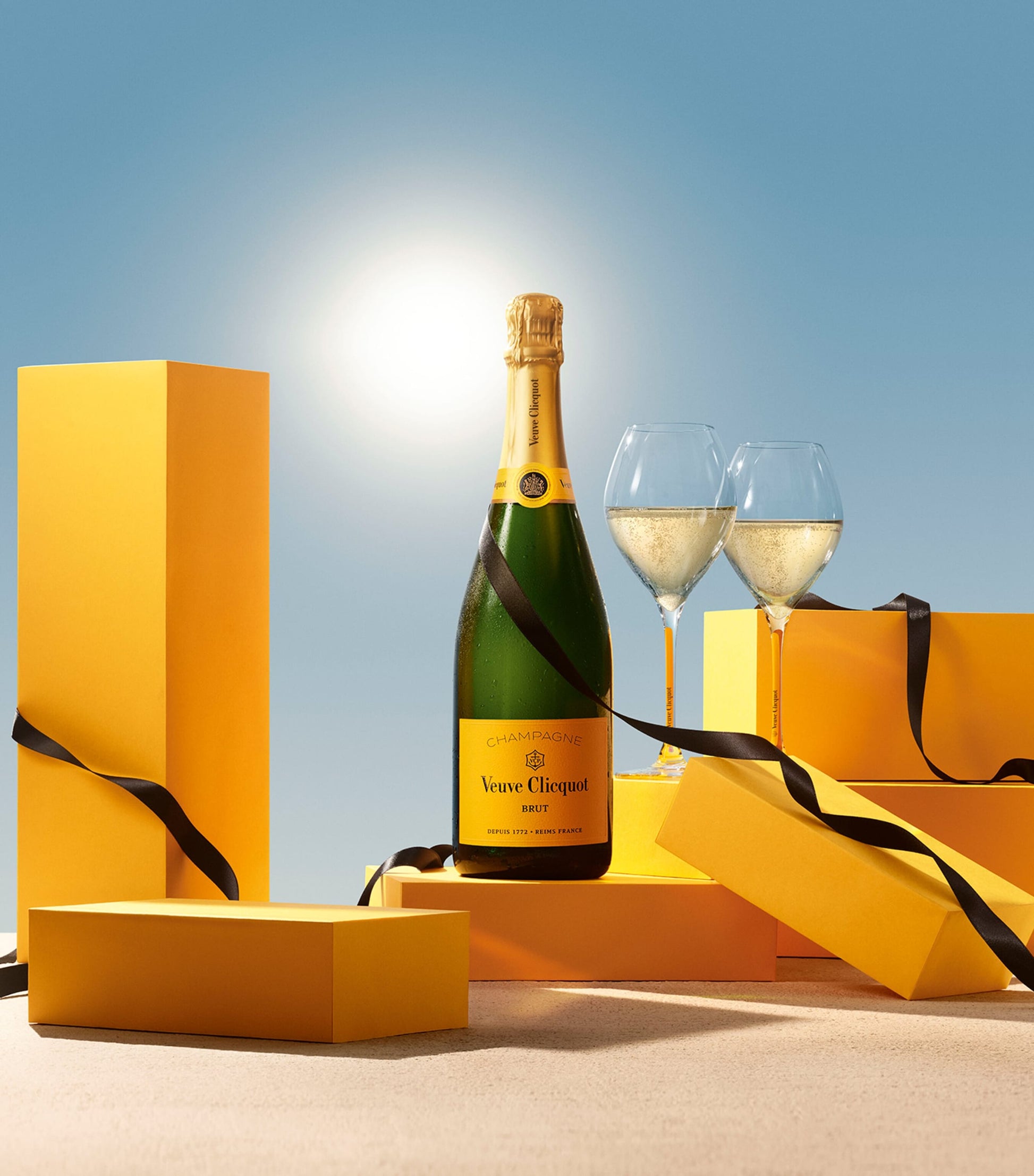 Yellow Label Brut Non-Vintage Champagne (75cl) - Champagne, France