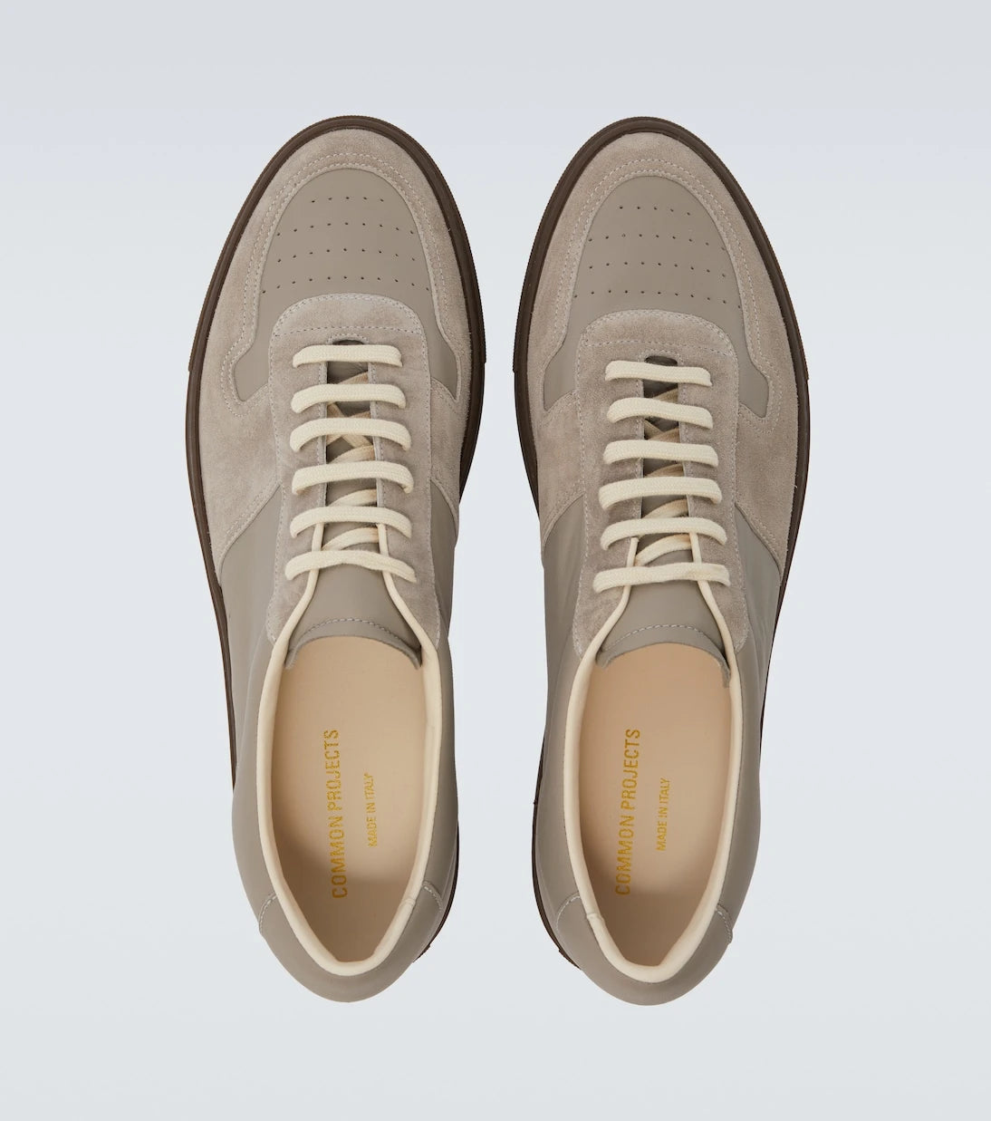 Common Projects - حذاء رياضي Achilles من الجلد والجلد السويدي