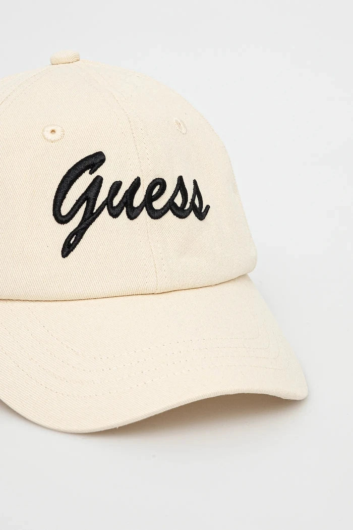 Памучна шапка с козирка Guess