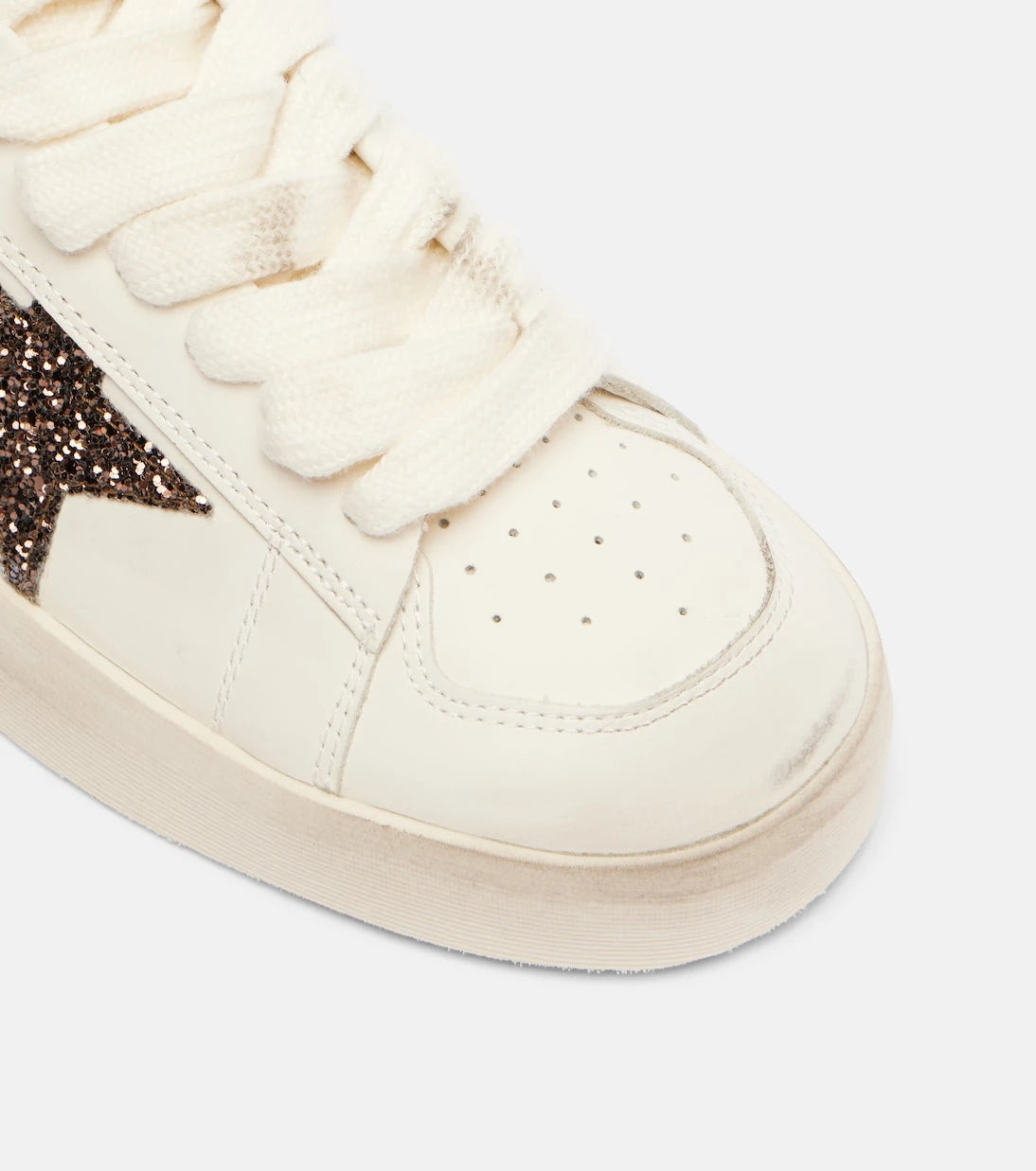 Golden Goose - حذاء سنيكرز ستاردان من الجلد المزين
