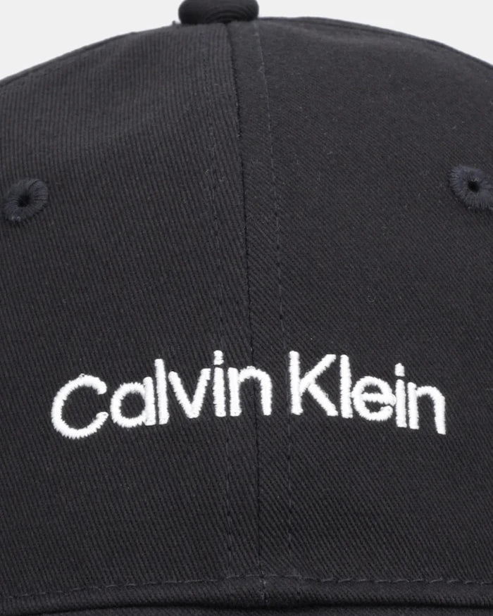 Calvin Klein şapka siperlikli kadın pamuklu