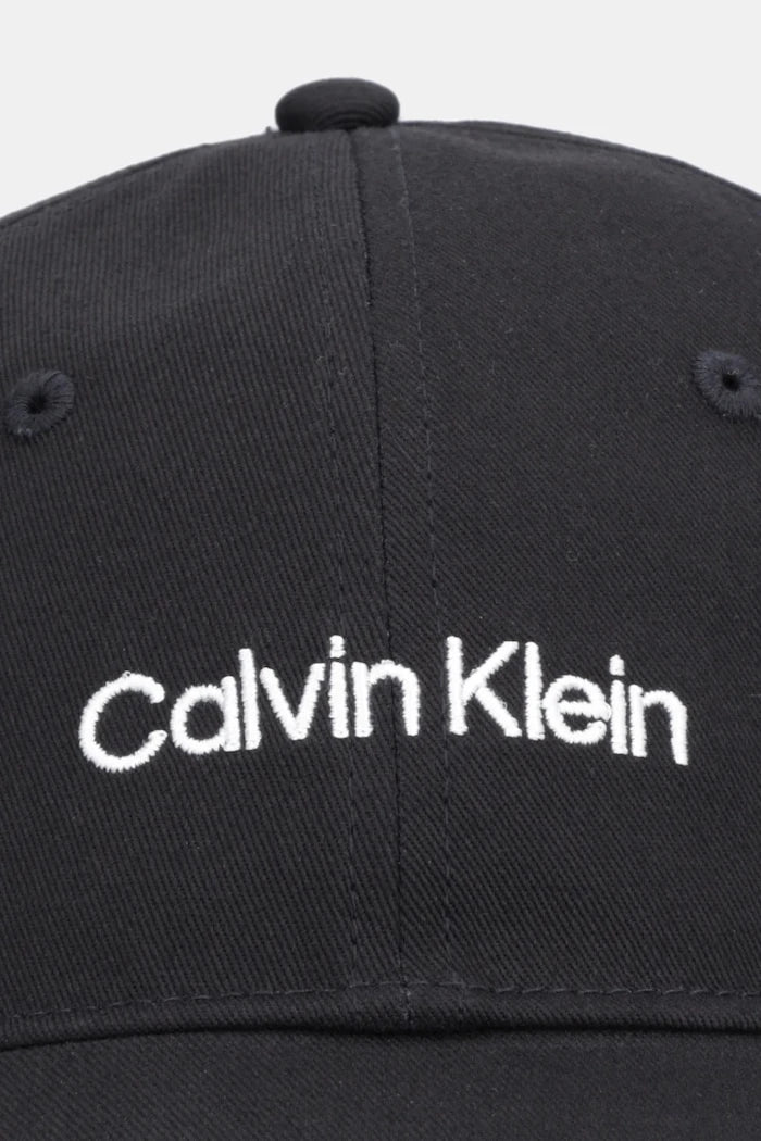 Calvin Klein şapka siperlikli kadın pamuklu