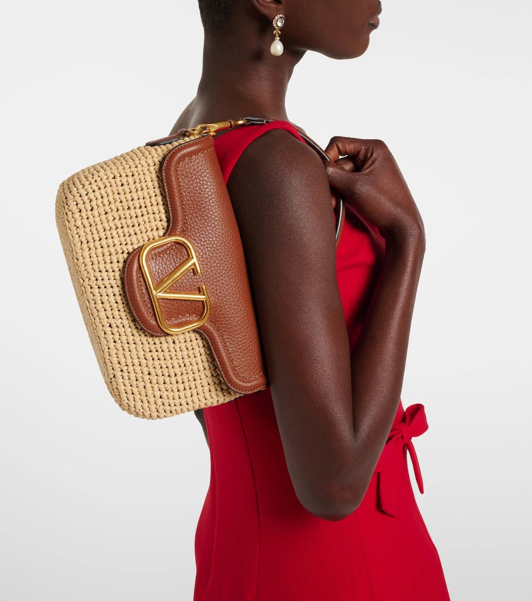 Valentino Garavani - Alltime raffia-effect shoulder bag