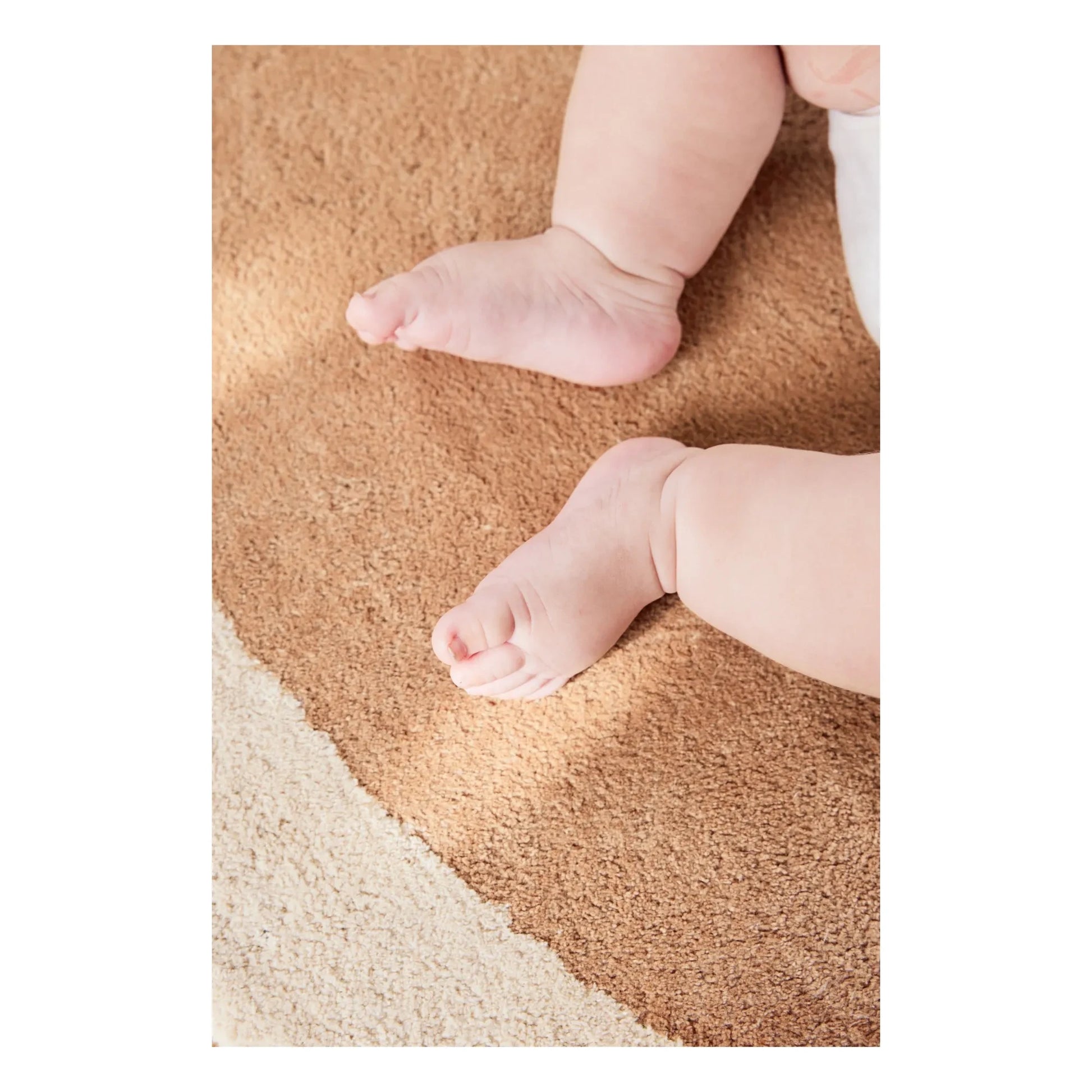 Bleuu-studio - Round Sheep rug | Brown