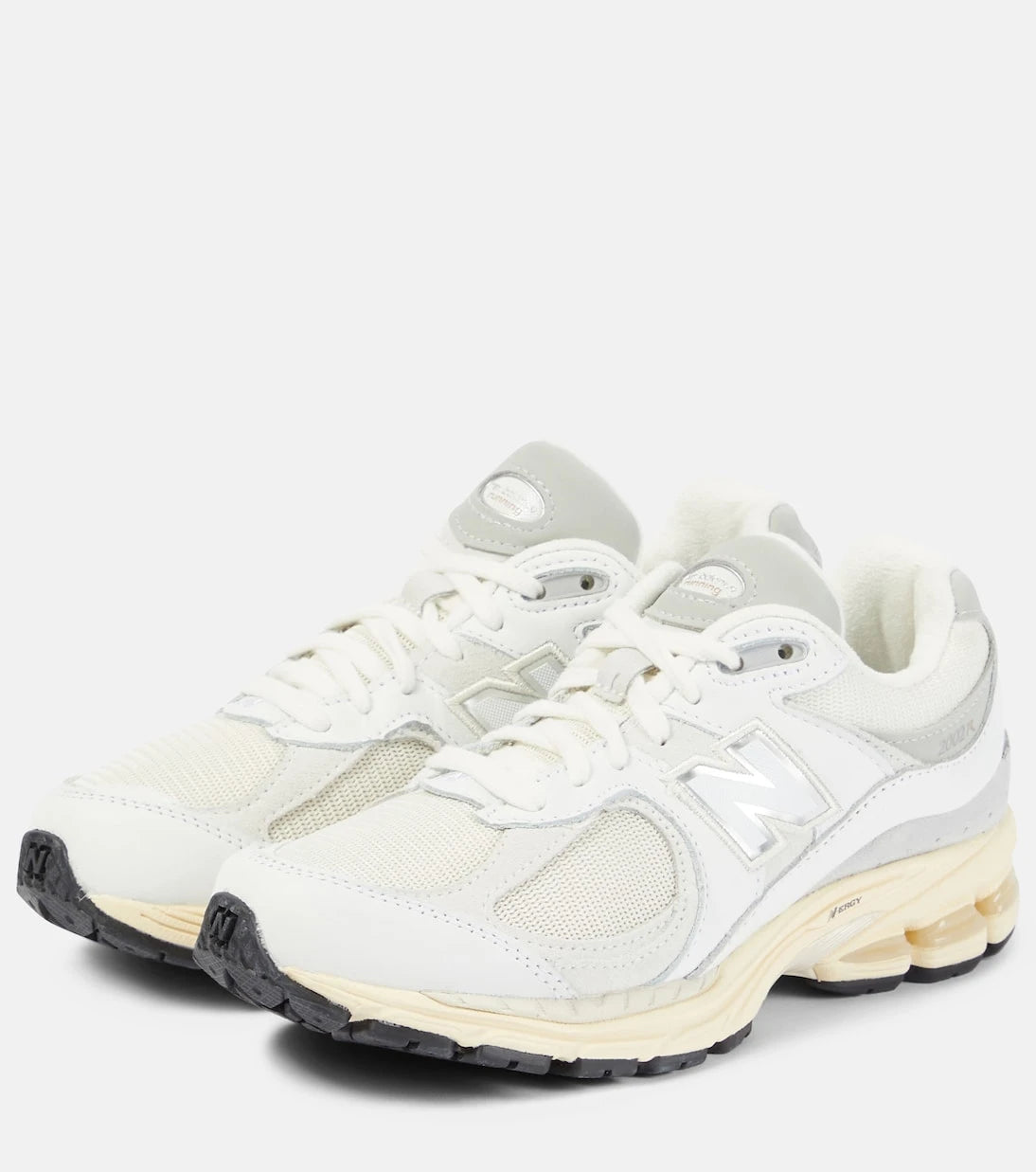 New Balance - حذاء رياضي 2002R بحواف جلدية