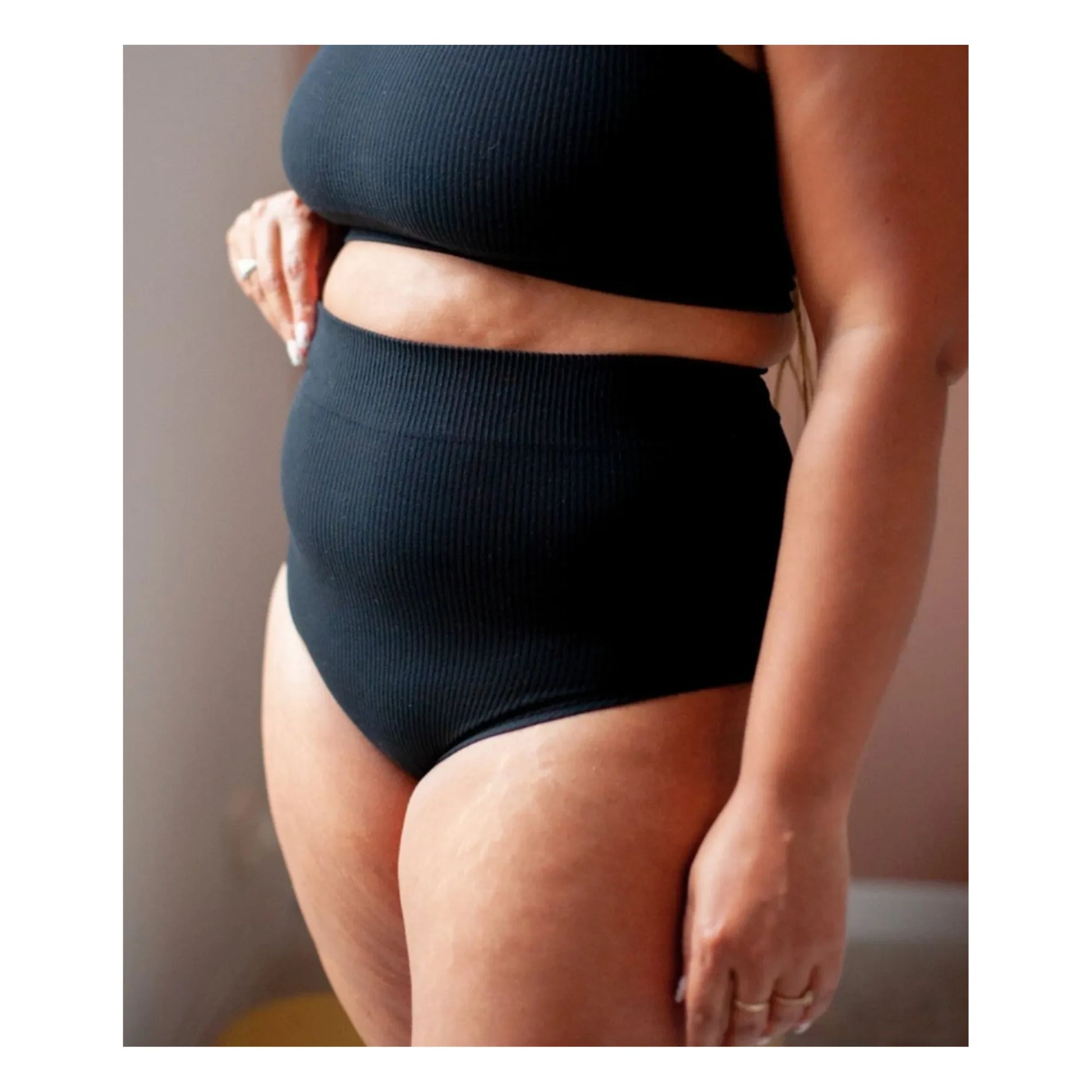 Mama Hangs - Everyday high-waisted panties | Black