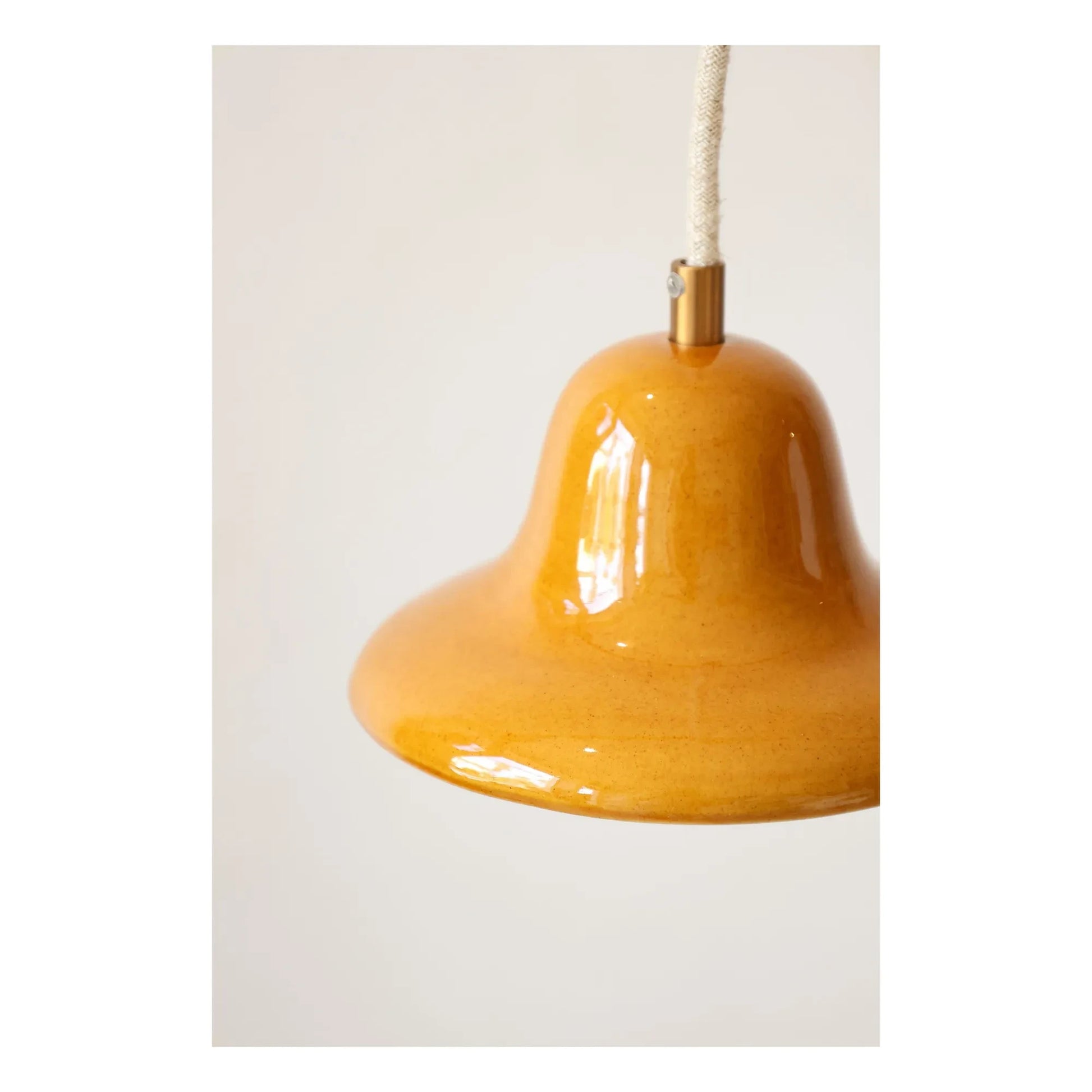 Masamé - Small Gigaro hanging lamp | Honey