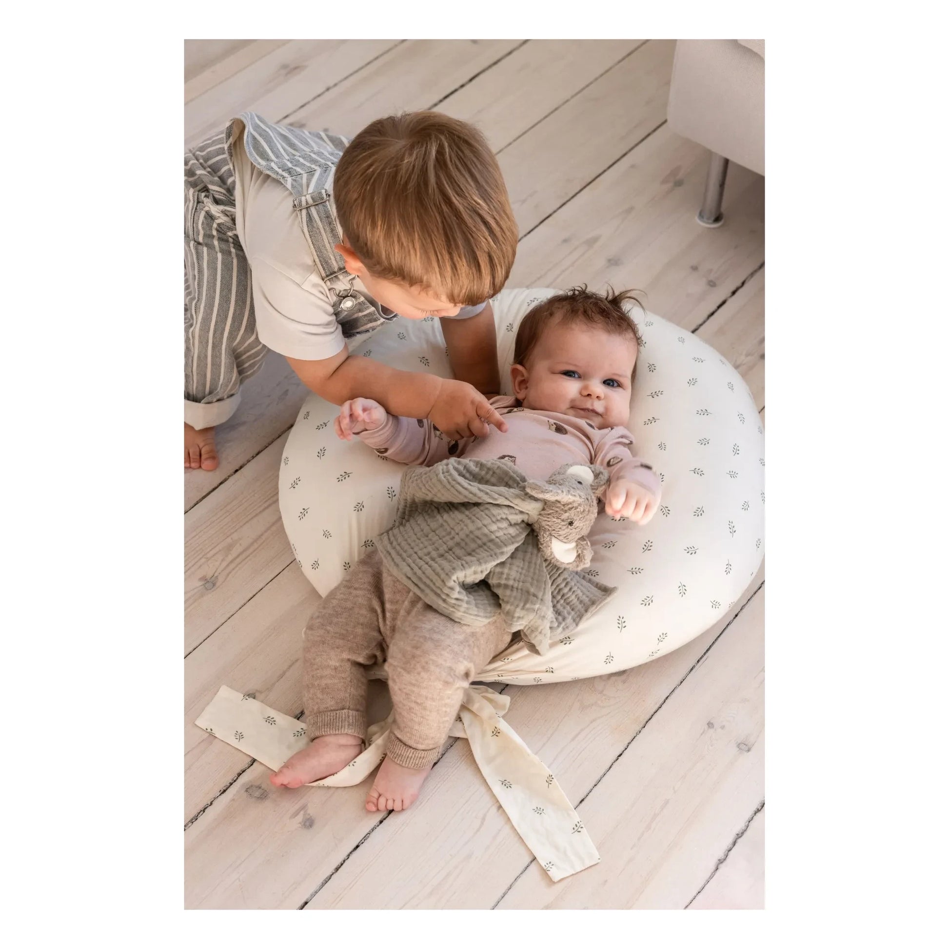 Sebra - Sophora Leaves nursing cushion | White