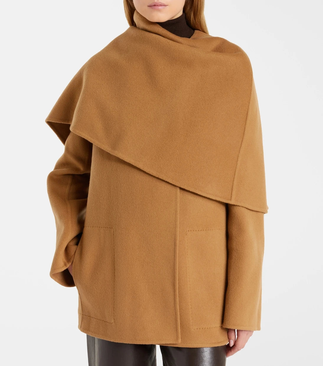 Altuzarra - معطف Dak بقصة كاب من مزيج الصوف