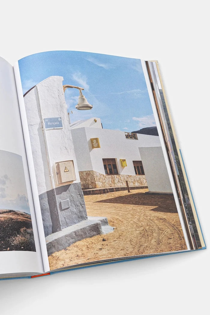 Книга home & lifestyle Kinfolk Islands by John Burns, English