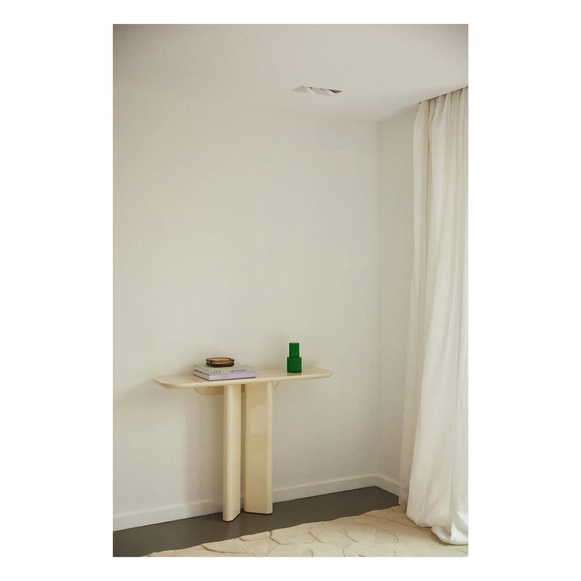 Gabrielle Paris - Lou console in lacquered wood | Cream