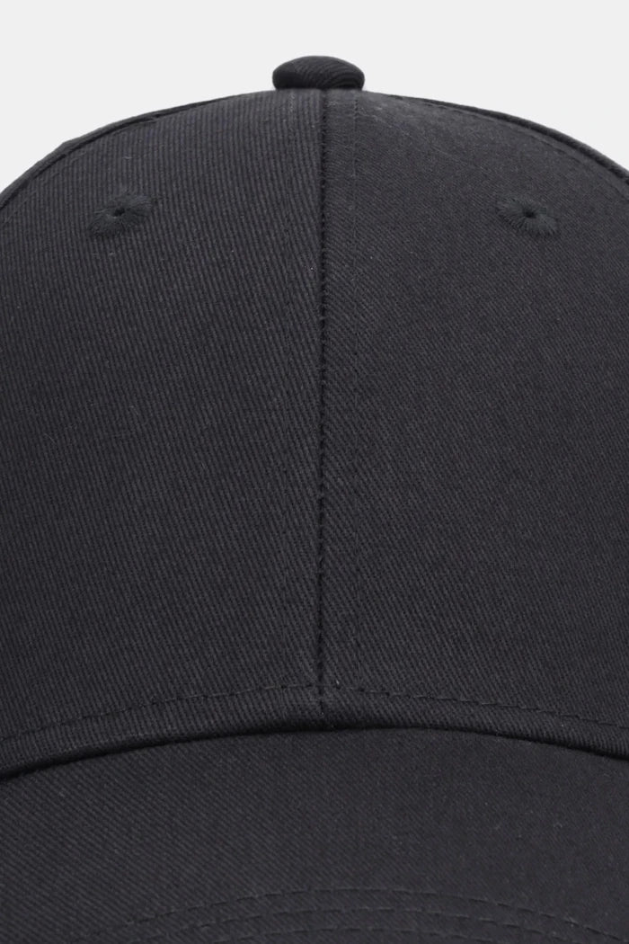 Памучна шапка с козирка Karl Lagerfeld IKON