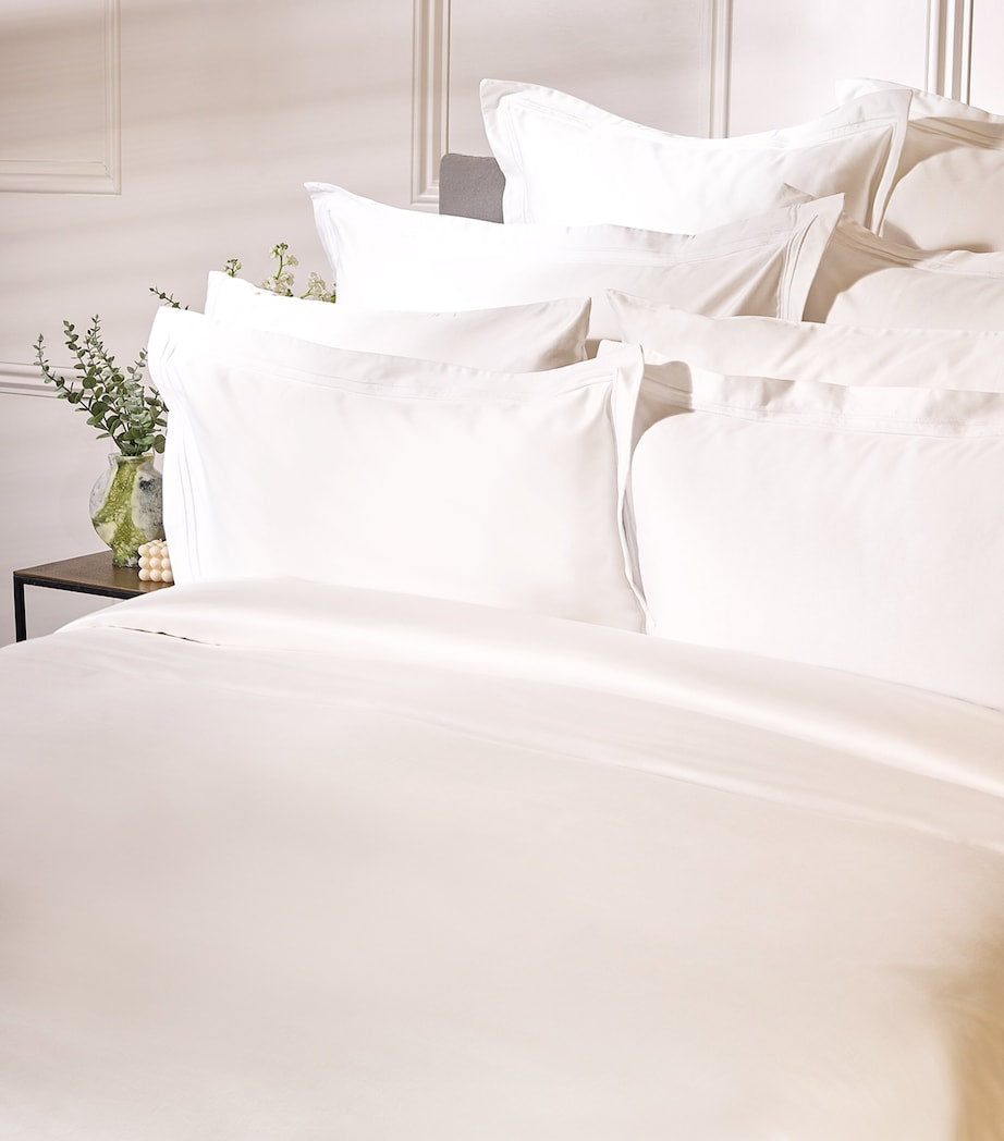 Harrods of London Richmond Double Fitted Sheet (135cm x 190cm)