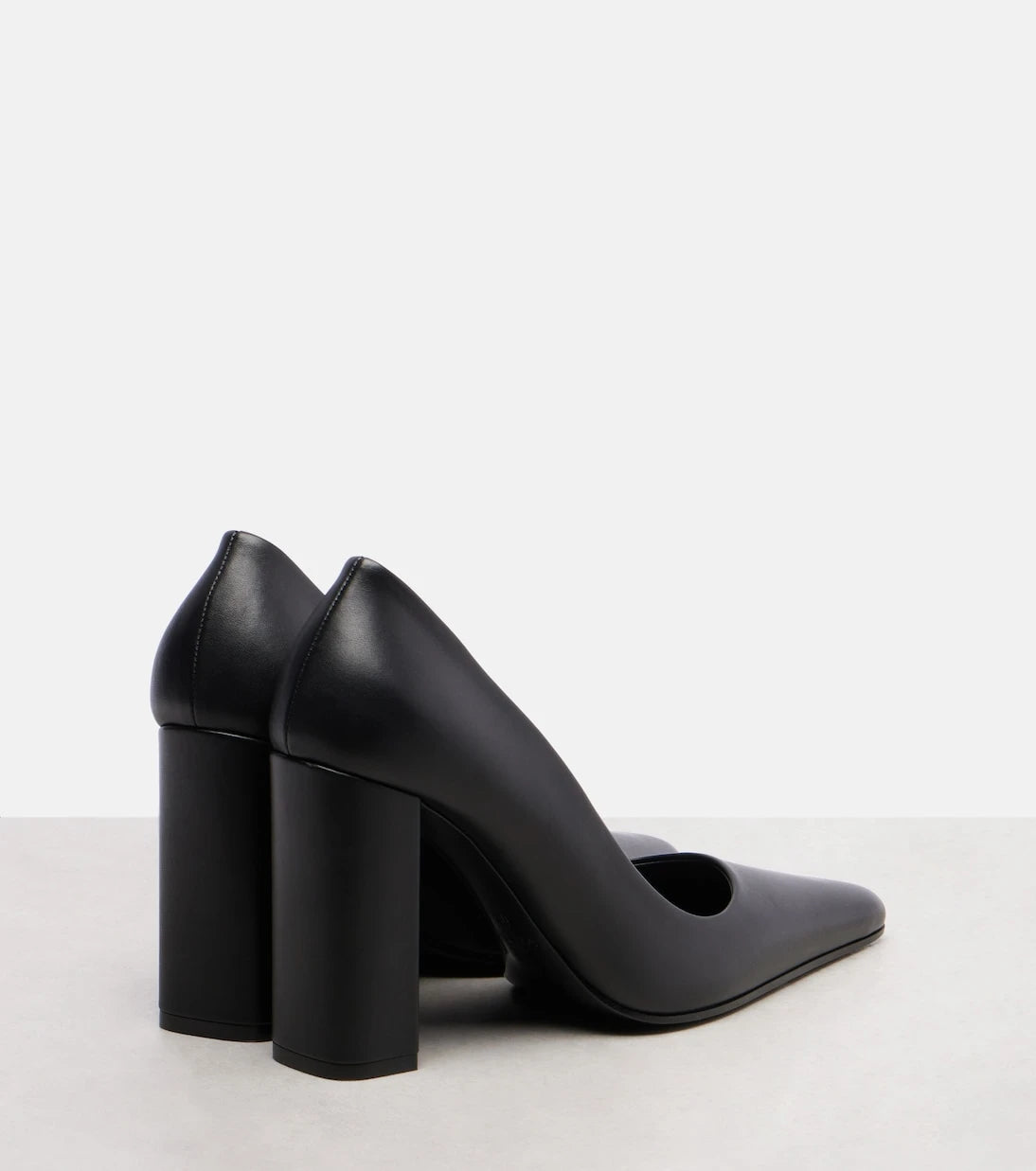 Alaïa - Pointy leather pumps