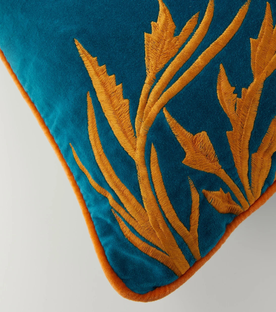 Les-Ottomans - Starfish embroidered cushion